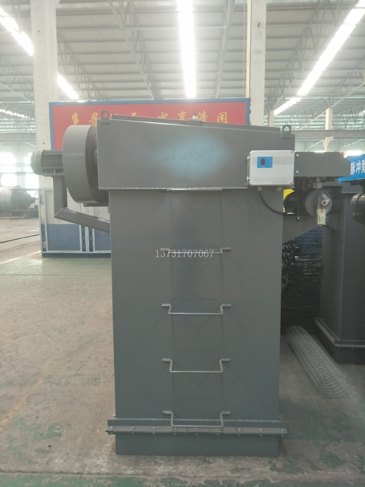 2018年最新研發15m2、25m2倉頂布袋除塵器投放市場